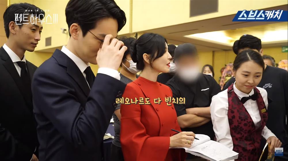 Penthouse 3 tập 10: Dượng Tê tái mặt khi Baek Joon Ki về đòi tiền-9