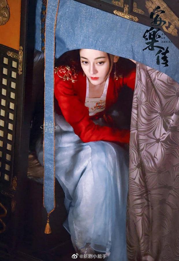 Cung Tuấn nhìn Địch Lệ Nhiệt Ba cực kỳ tình tứ sau hậu trường-6