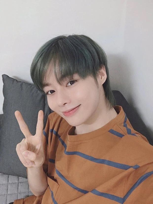 Hanbin lộ diện và có hành động đặc biệt khiến fan Việt ấm lòng-5