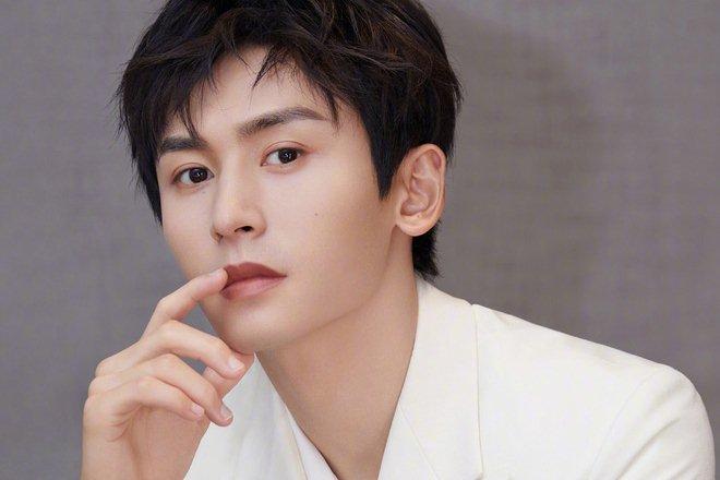 Trương Triết Hạn bị tố đu bám Vương Nhất Bác, sống giả tạo-4