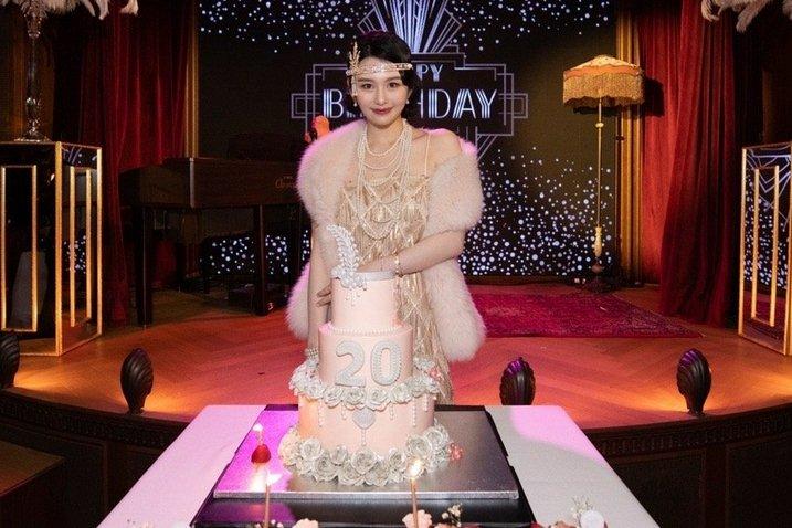 Trần Vỹ Đình bị tung ảnh hẹn hò siêu mẫu nội y-8