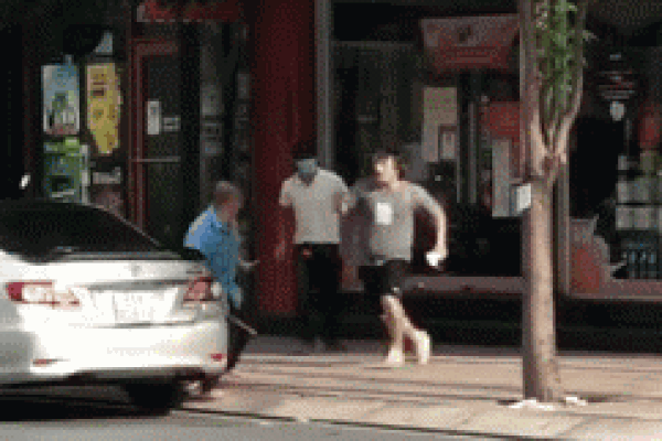 Bị nhắc đeo khẩu trang, thanh niên trả lời: Tôi không mướn anh-1