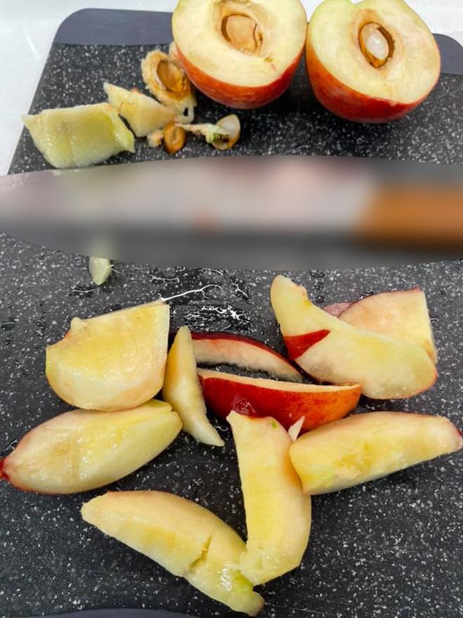 Hari Won gọt trái đào nát tanh bành, làm màu để cố tình câu like?-2