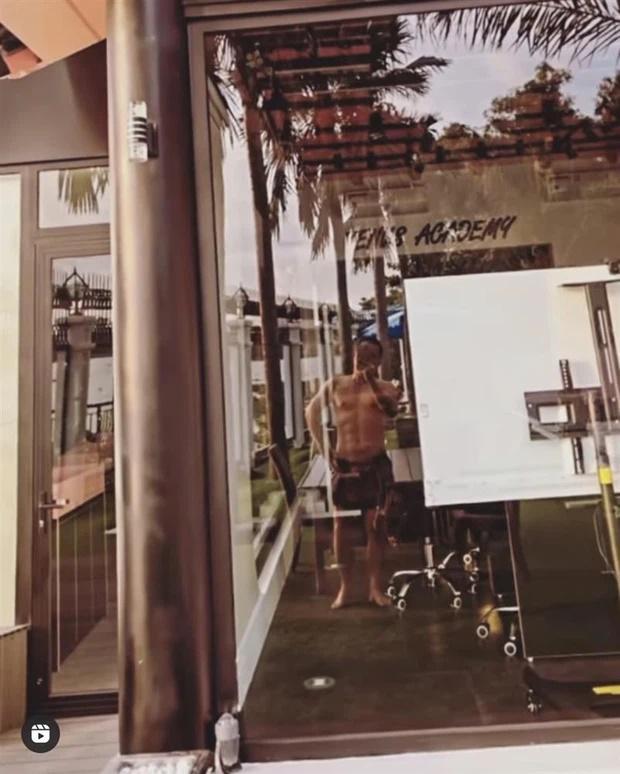 Vũ Khắc Tiệp khoe body 6 múi, netizen chỉ soi nơi nhạy cảm-4