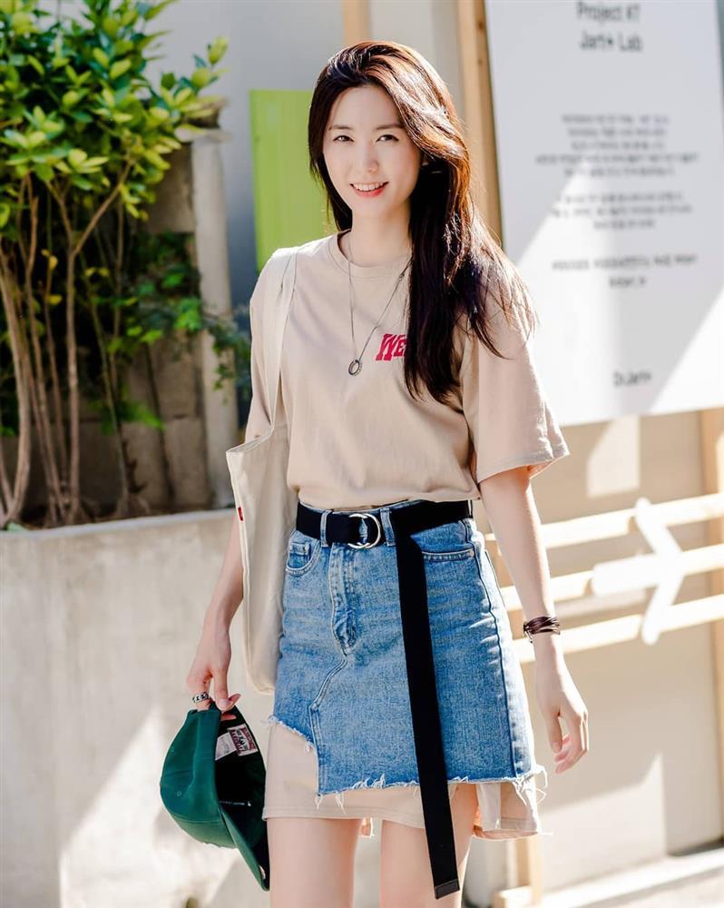 Bí kíp giúp nàng cò hương mặc áo phông oversize chuẩn đẹp-3