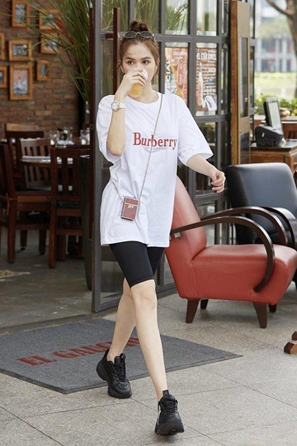 Bí kíp giúp nàng cò hương mặc áo phông oversize chuẩn đẹp-5