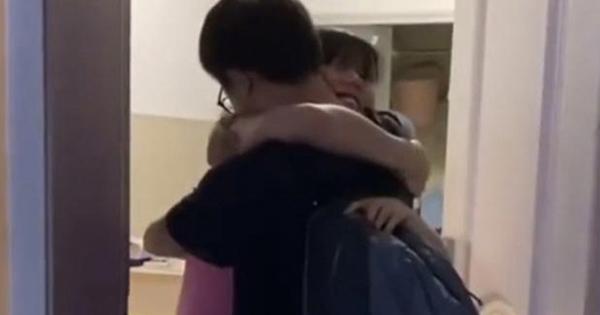 Chàng trai đáp chuyến bay đến mừng sinh nhật lần thứ 20 của bạn gái-5