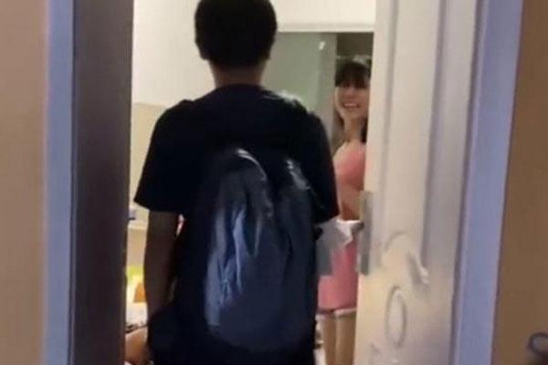 Bạn gái bắt rửa bát xong chẳng thưởng gì, thanh niên ấm ức giải tán-3