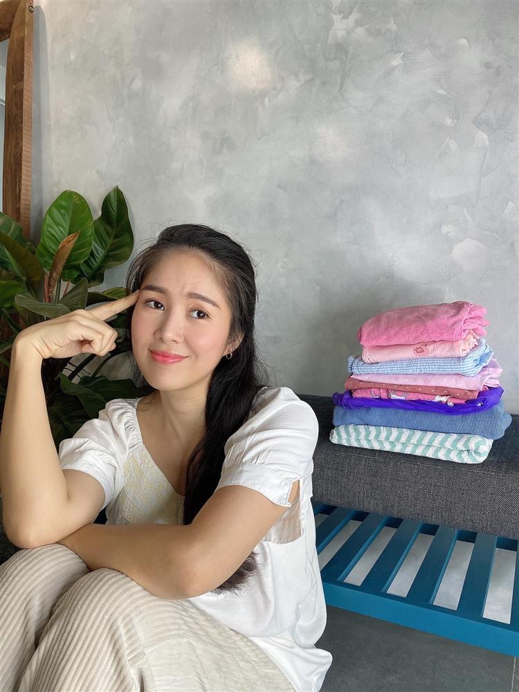 Lê Phương bị xóc xiểm suốt ngày ăn ngon mùa dịch-12