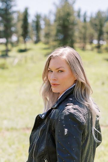 Người mẫu nhiều lần bị cưỡng hiếp, bán cho đàn ông giàu có-2