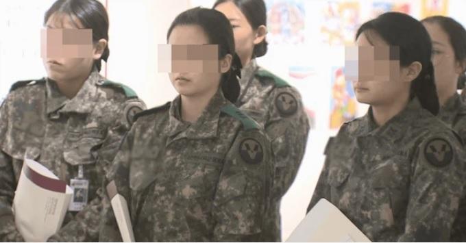 Thêm 1 nữ trung sĩ Hàn tự tử sau khi bị đồng đội cưỡng hiếp-1