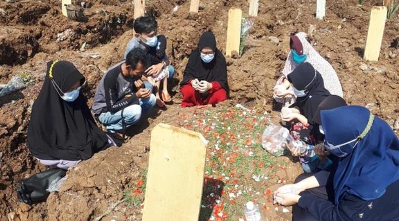 Indonesia: Giường bệnh bỏ trống, dân vẫn chết vì Covid-19 tại nhà-3