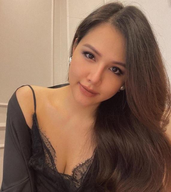 Phu nhân tập đoàn nghìn tỷ mới sinh vẫn sexy điên lên-1