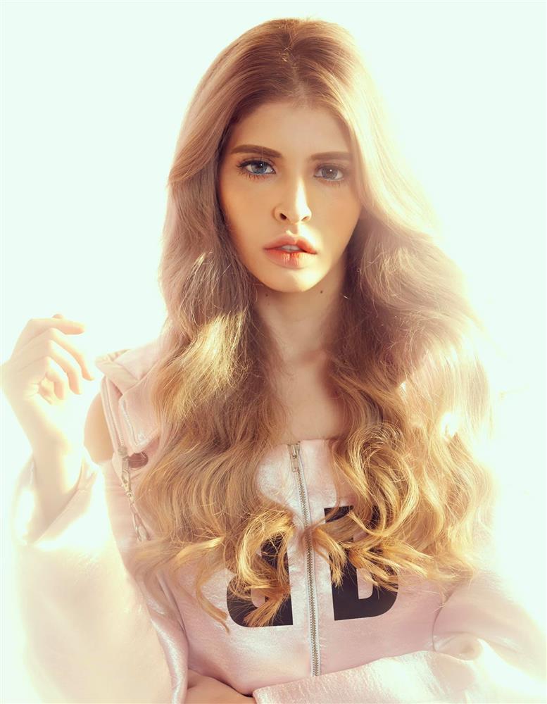 Andrea Aybar khoe thân táo bạo, bố đẻ khen hết lời-8