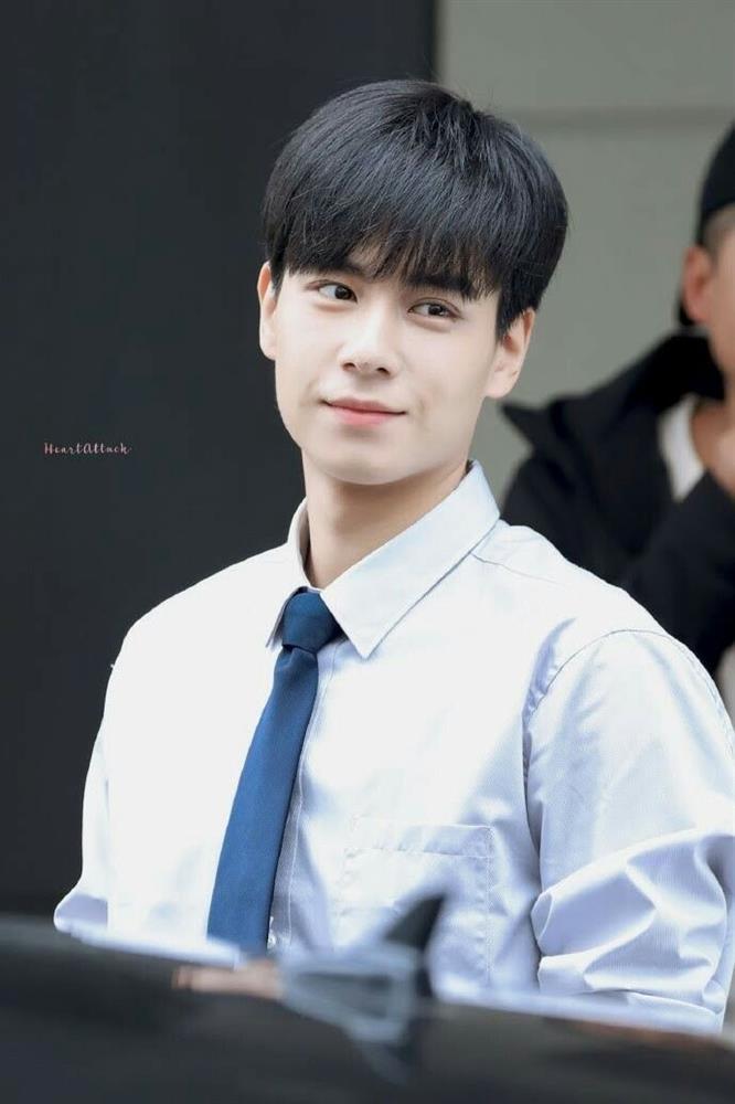 Nam thần thanh xuân Hồ Nhất Thiên vào khách sạn với bạn diễn-3