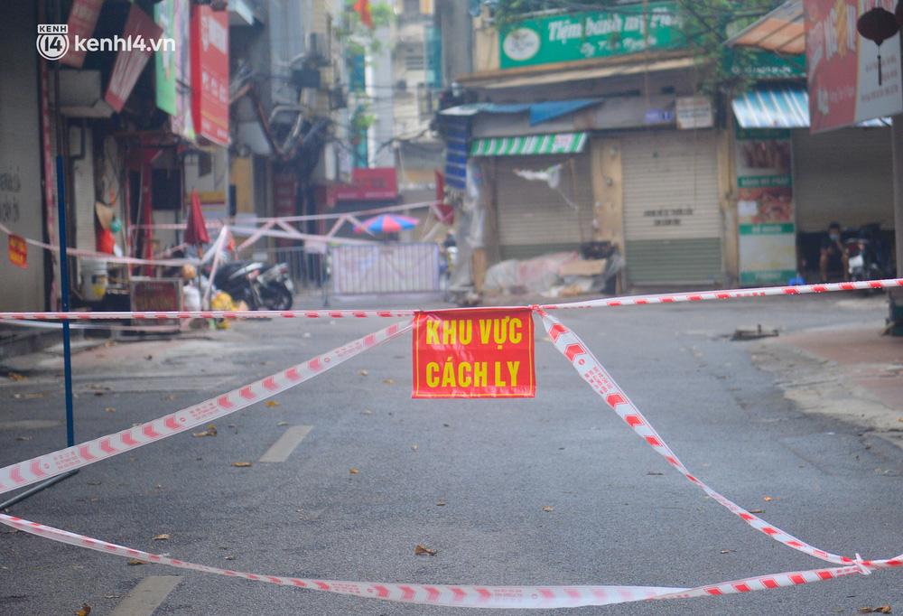 Khu vực cách ly y tế được thiết lập tại phường Văn Miếu gồm ngõ 221 Nguyễn Khuyến; tại 40 Nguyễn Khuyến từ số nhà 38 đến 42; tại 26 Quốc Tử Giám từ số nhà 4 đến 34; tại 18 phố Ngô Tất Tố gồm: số nhà 61, 63, 65, 67, 69, 71; tại ngõ 38 Ngô Sĩ Liên; toàn bộ tập thể 18 Ngô Tất Tố; số nhà 35 Ngô Tất Tố