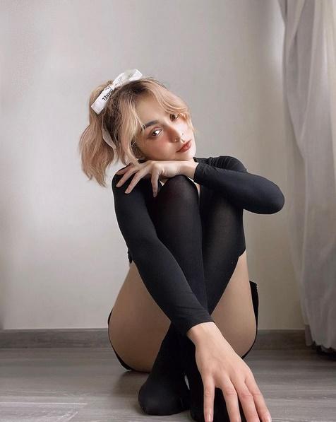 Quỳnh Anh Shyn lộ nội y nhức mắt - Chi Pu khoe body khét lẹt-5