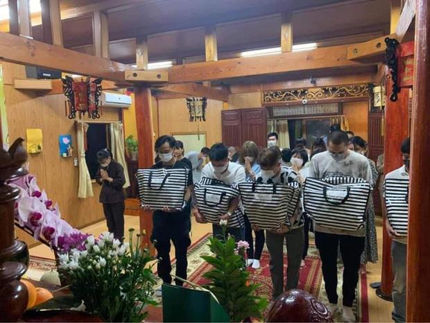 Tro cốt thanh niên bị sát hại tại Nhật Bản được đưa về Việt Nam-4