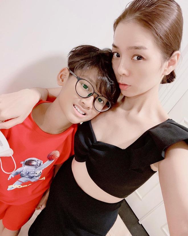 Con trai Lệ Quyên khoe cận cảnh siêu xe 30 tỷ được bố tặng-2