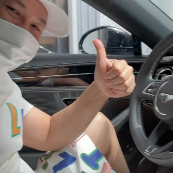 Con trai Lệ Quyên khoe cận cảnh siêu xe 30 tỷ được bố tặng-4