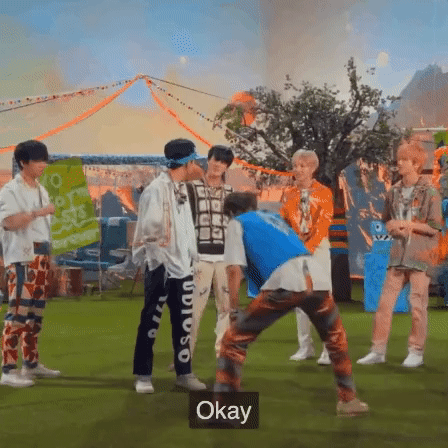 EXO toang hoác trên sân khấu vẫn không bằng Yunho lộ quần lót hồng-3