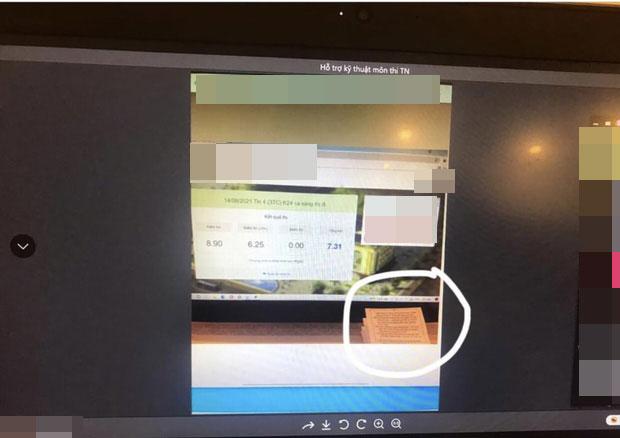Thi online quên một thứ trên bàn, nam sinh nhận 0 điểm từ giám thị-1