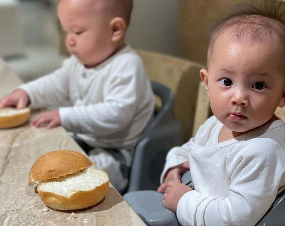 Lý do cặp sinh đôi nhà Hồ Ngọc Hà ngày càng lệch size nhau-9