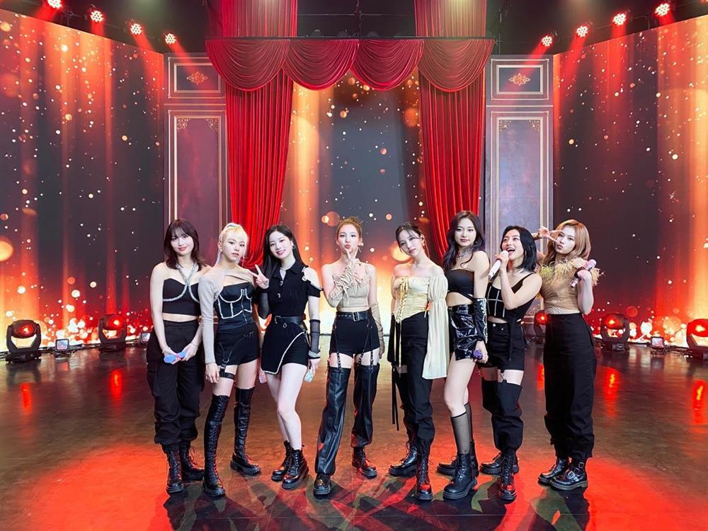 Mỹ nhân TWICE và BLACKPINK đụng hàng: Ai đẹp hơn?-1