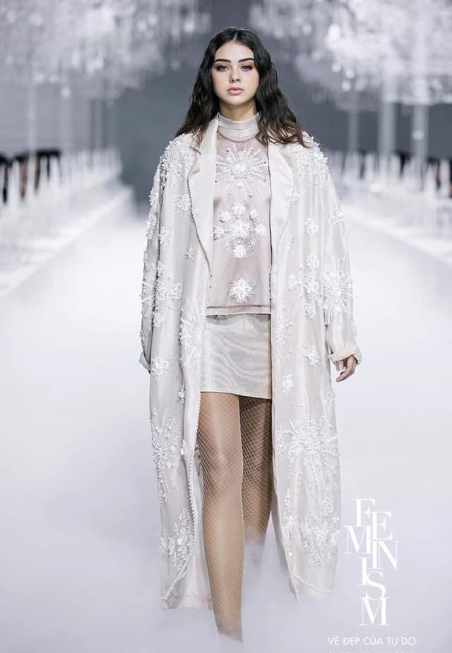 Bồ Tây của Bùi Tiến Dũng tung ảnh nóng rẫy giữa lúc yêu xa-4