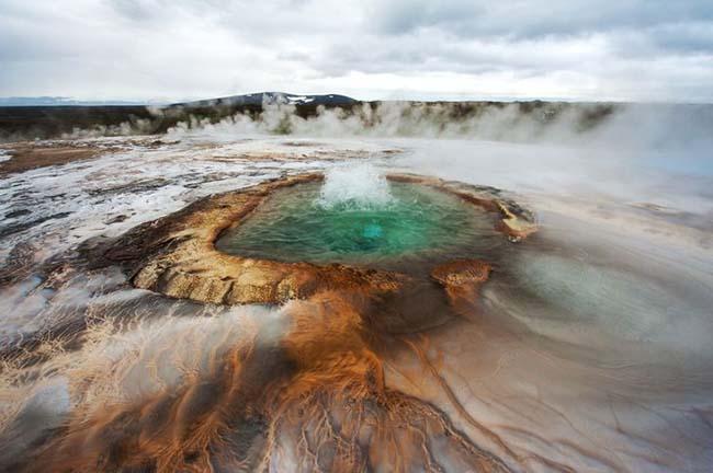 Hveravvir, Iceland là một khu vực địa nhiệt tuyệt đẹp, có rất nhiều hồ nước nóng lộ thiên tại đây.