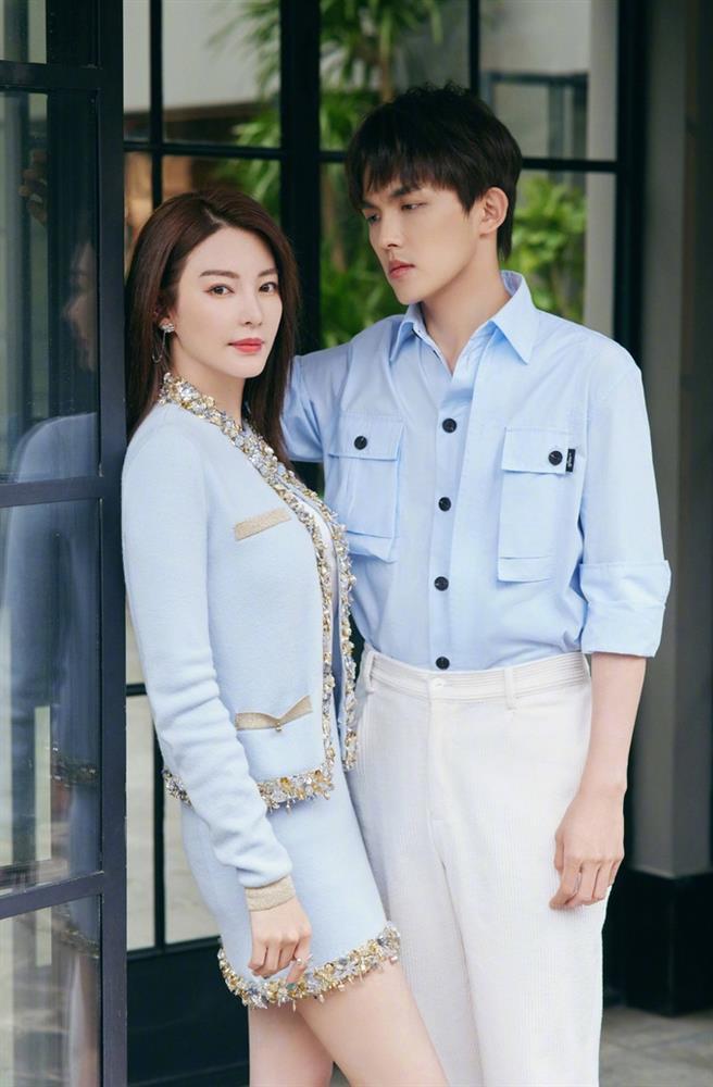 Trương Vũ Kỳ khóa môi phi công trên sóng truyền hình-6