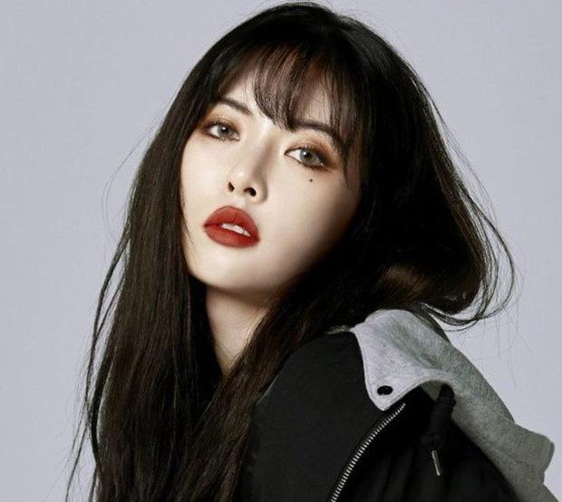 Hyuna thả thính cảnh thân mật với người yêu trong MV mới-5