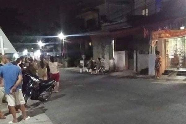 Rùng mình khoảnh khắc thanh niên vác dao lao vào nhà chém người tới tấp-1