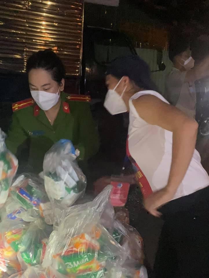 Phương Thanh bị nói da đen, mặc xấu khi làm từ thiện-16