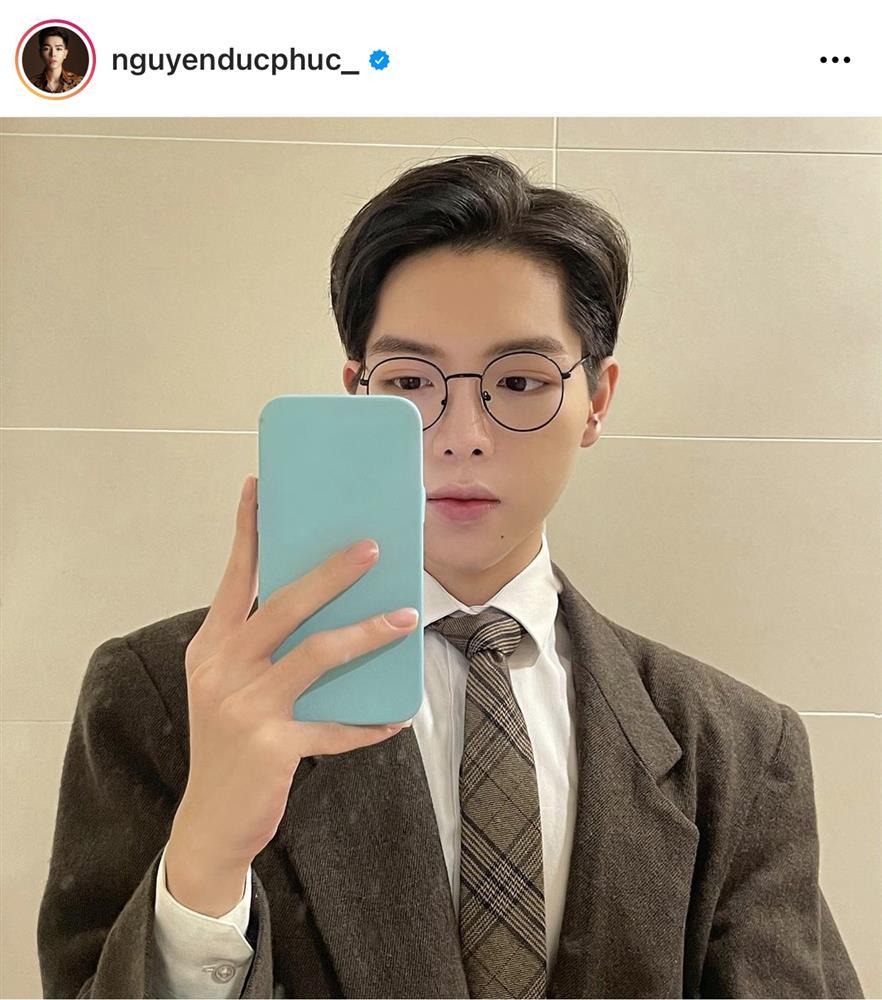 Vì sao Đức Phúc toàn selfie với điện thoại không có camera?-6
