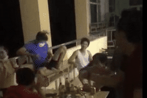 Nhóm trẩu tre tụ tập bia rượu, livestream thách: Bắt hộ cái-2