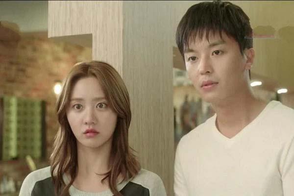 Cứ nửa đêm chó sủa, cặp đôi ở trọ phát hiện điều đáng sợ nơi cửa sổ-3