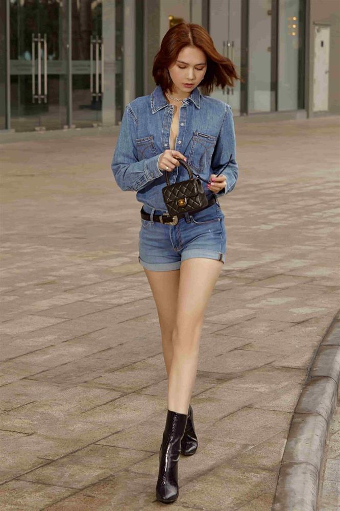 Ngọc Trinh sexy có thừa khi mix đồ với boots cổ ngắn-2