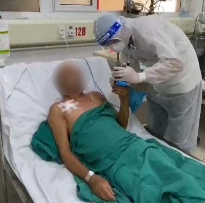 Cụ bà mắc Covid-19 xin nhường máy thở cho chồng được sống-2