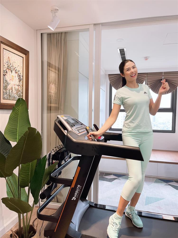 Hoa hậu Ngọc Hân tặng cha mẹ món quà đặc biệt nhân lễ Vu Lan-2