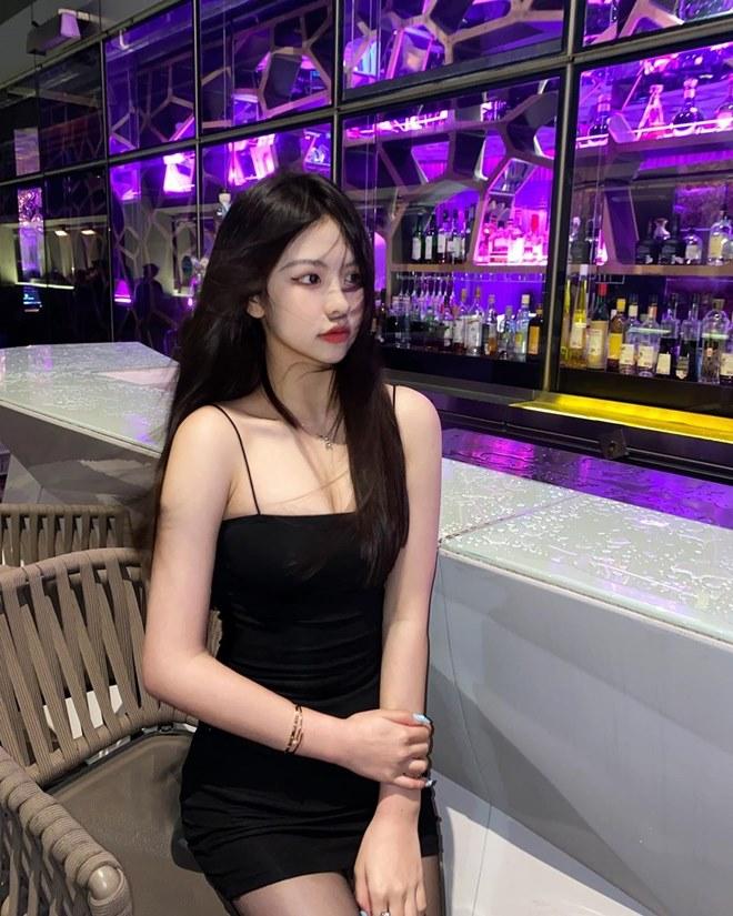 Vẻ mơn mởn của thí sinh Hoa hậu 17 tuổi hẹn hò Châu Tinh Trì-10