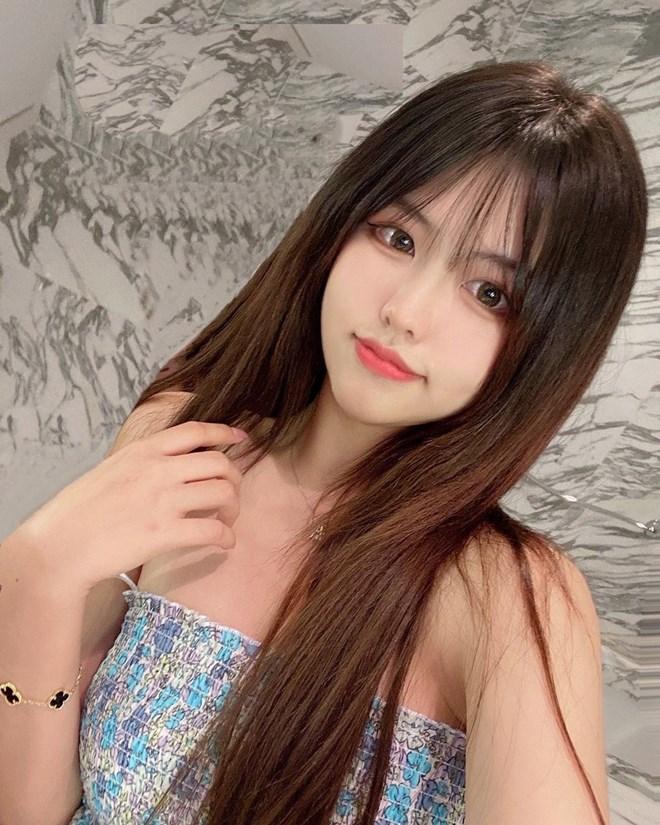 Vẻ mơn mởn của thí sinh Hoa hậu 17 tuổi hẹn hò Châu Tinh Trì-16