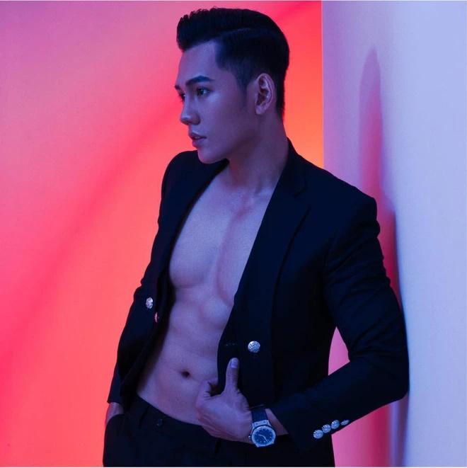 Chồng kém 3 tuổi của Phương Trinh Jolie sở hữu body mlem-6