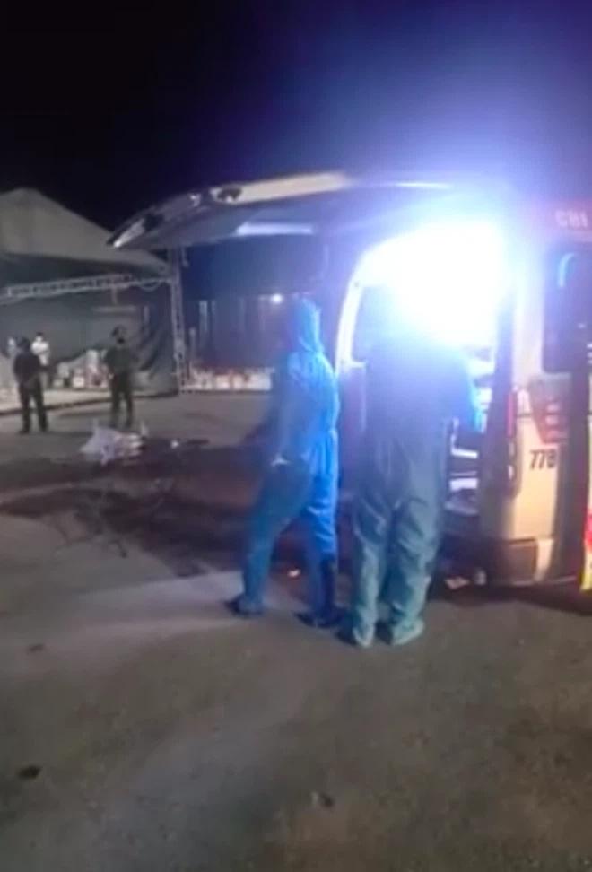 Người thân òa khóc nhận tro cốt nam thanh niên bị sát hại ở Nhật-2