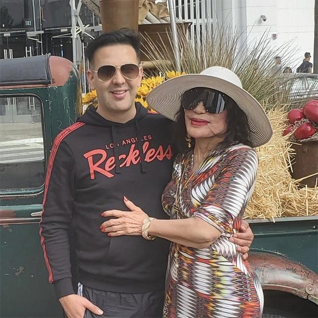 Diễn viên 68 tuổi tiết lộ mang thai, bồ trẻ sốc-1