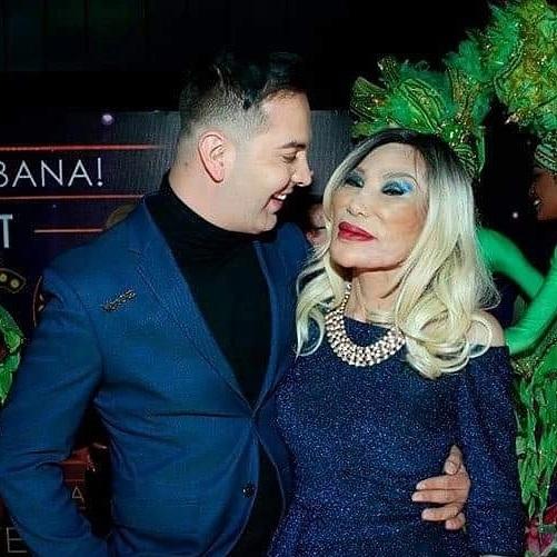 Diễn viên 68 tuổi tiết lộ mang thai, bồ trẻ sốc-4