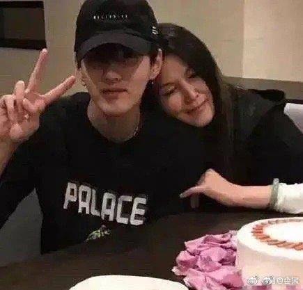 Mẹ Ngô Diệc Phàm xuất hiện tiều tuỵ khi con trai chính thức bị bắt-3