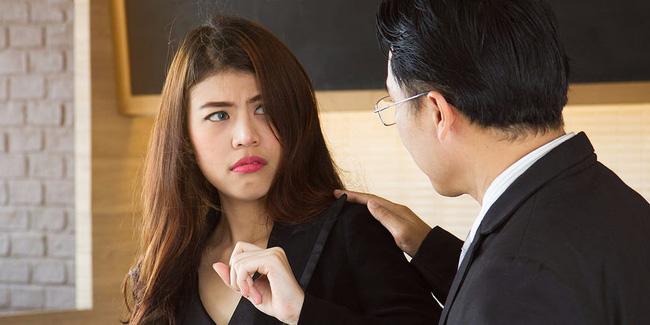 Đêm muộn chồng ôm ấp vợ, ngẩng mặt nhìn tấm ảnh suýt ngã-2