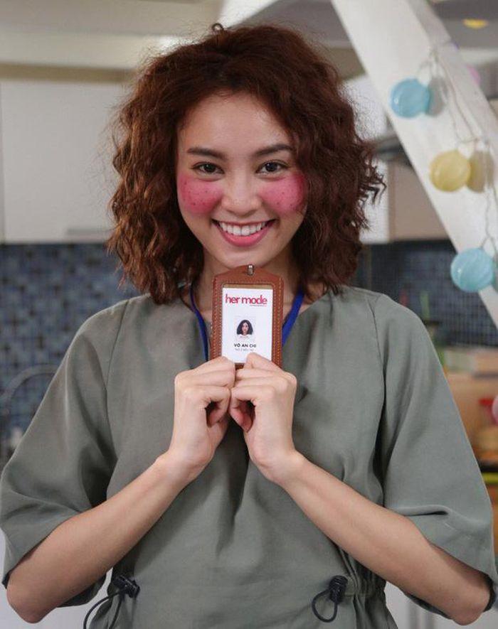 Ngoài Phương Oanh, Lan Ngọc cũng mặc thảm họa trên phim-9