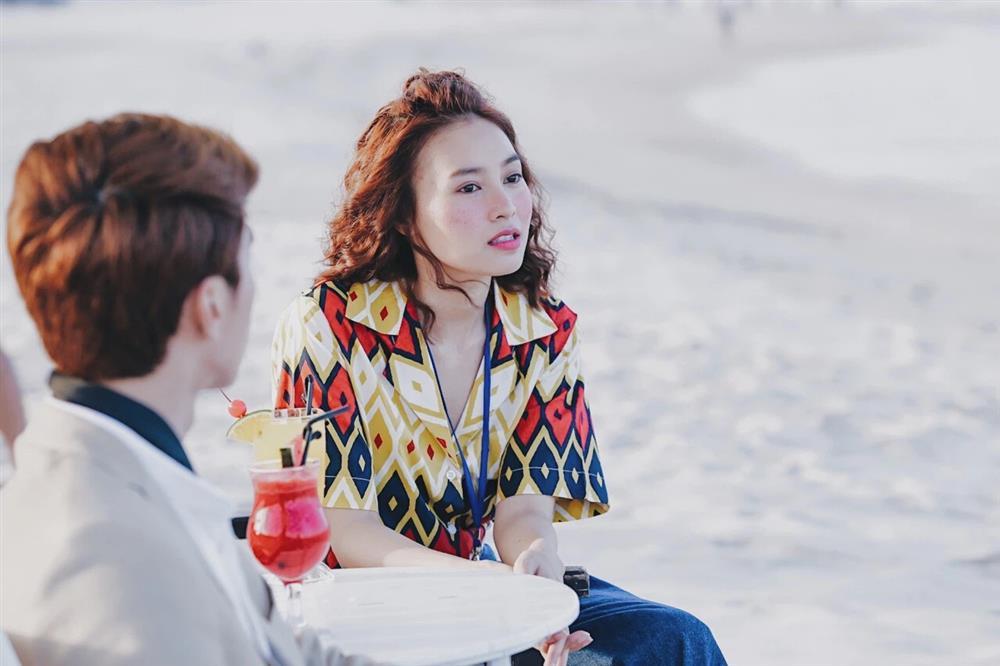 Ngoài Phương Oanh, Lan Ngọc cũng mặc thảm họa trên phim-11